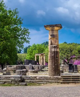 Besuche den Zeustempel in Olympia